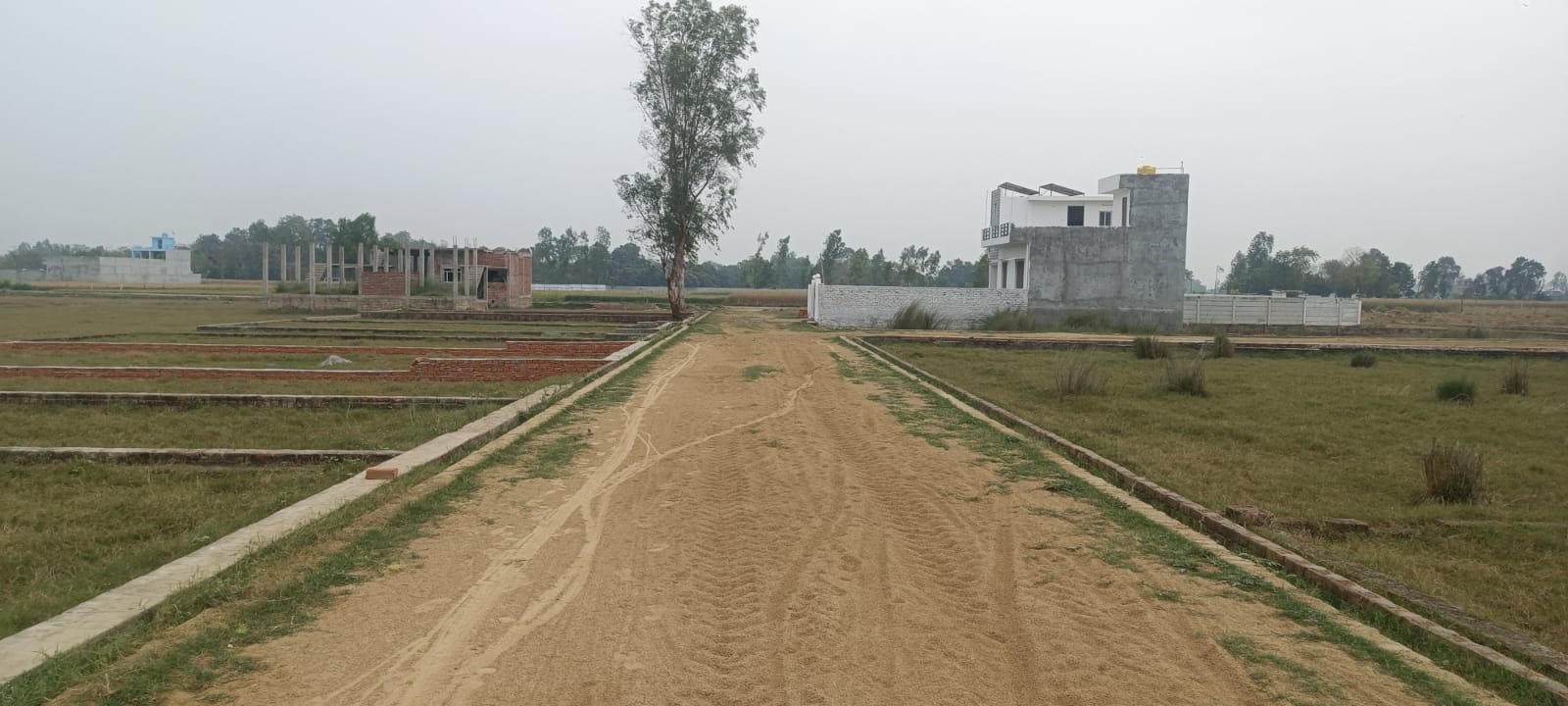 Plot in Lucknow Faizabad road