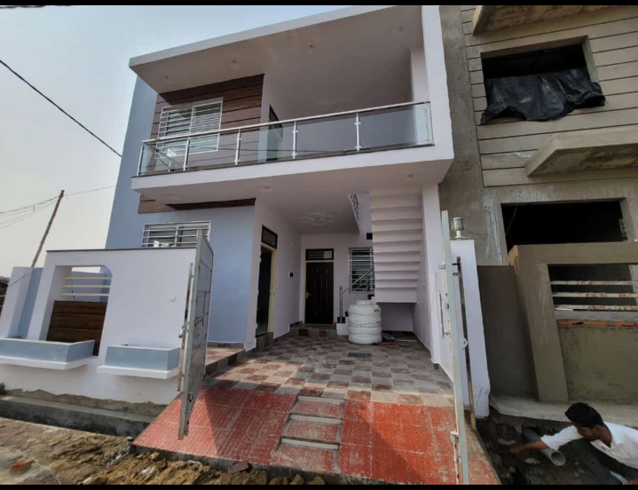 Row House in Lucknow near Shaheed path